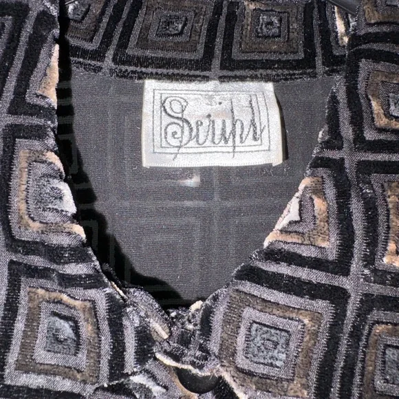 Script Cut Velvet Blouse - Picture 2 of 8